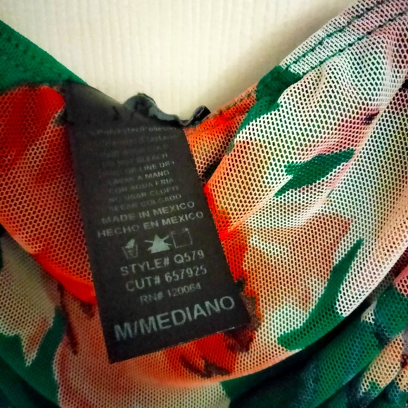 Pretty dress - Picture 2 of 2